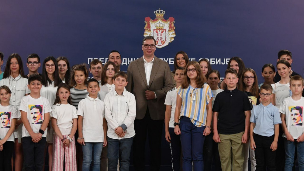 Predsednik Vučić ugostio srpsku decu iz regiona